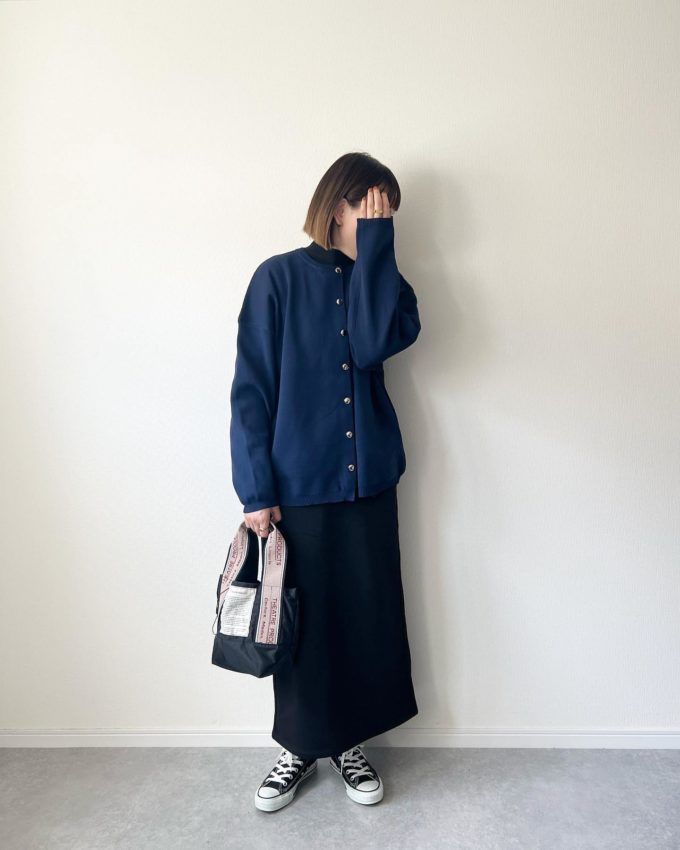 ダイバーニット金釦カーディガン×GUのブラックの「ヘビーウェイトスウェットナローロングスカート」