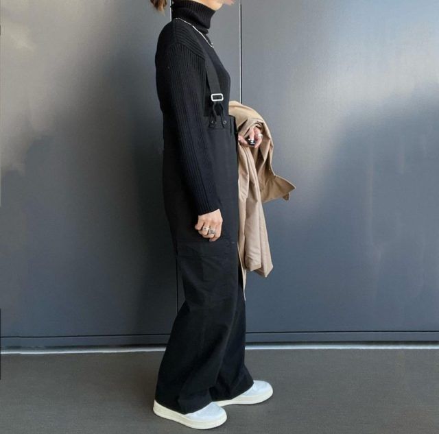 しまむら「サツキカーゴ」コーデの女性