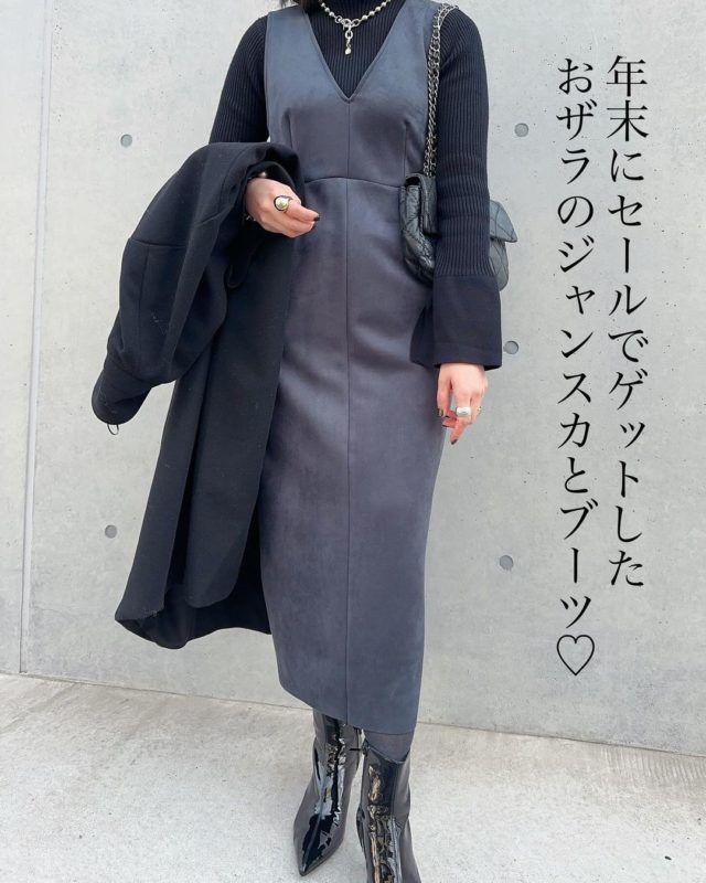 ZARA「ジャンスカ」コーデの女性