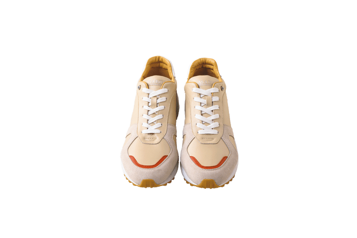 〈アズ ア バード〉のシューズ