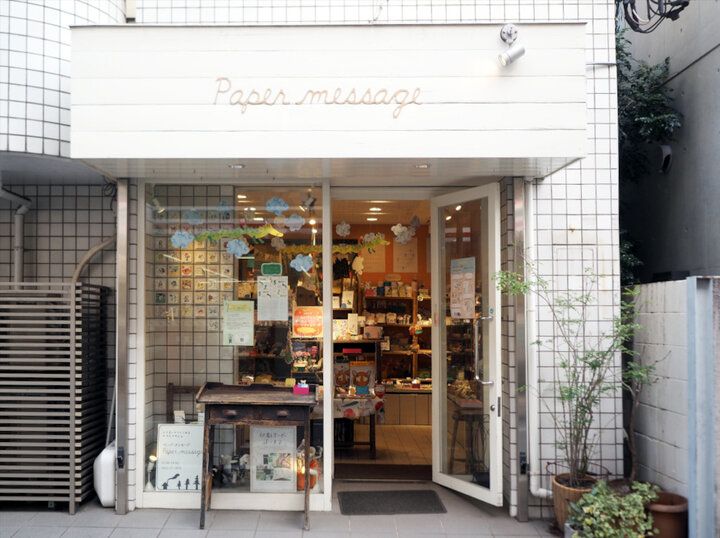 ゆるくて可愛い紙もの雑貨専門店「ペーパーメッセージ吉祥寺店」～選べる一輪挿しのカードにワクワク♪ ～