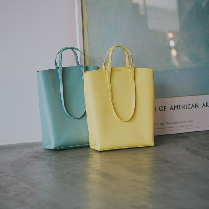 装いのアクセントにもひと役。《ヤーキ》の春色トートバッグ【マイスタンダードブック】