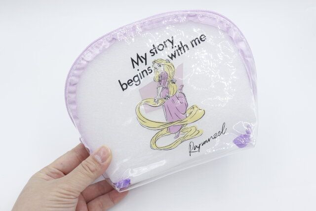 ダイソーのディズニープリンセスデザインのポーチ