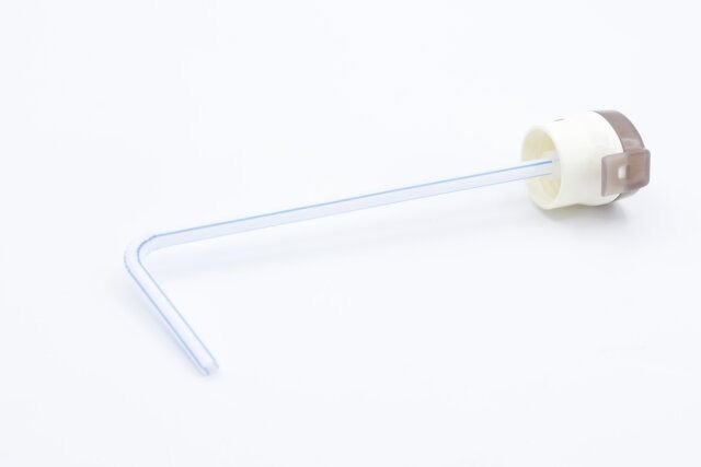 キャップにストローを付けて繰り返し使えるグッズ