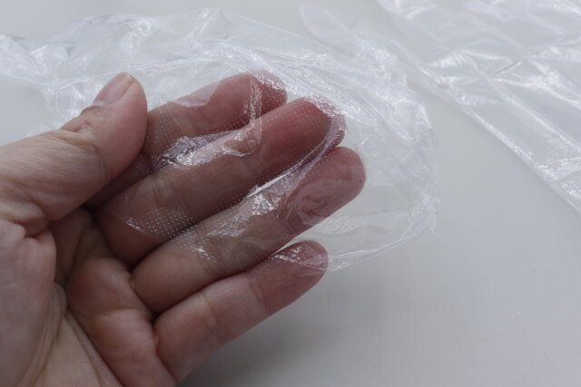 持ち運びに便利なダイソーの使い捨て手袋