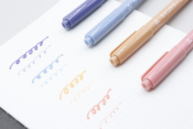 セリアの油性ツインカラーマーカーの書き心地