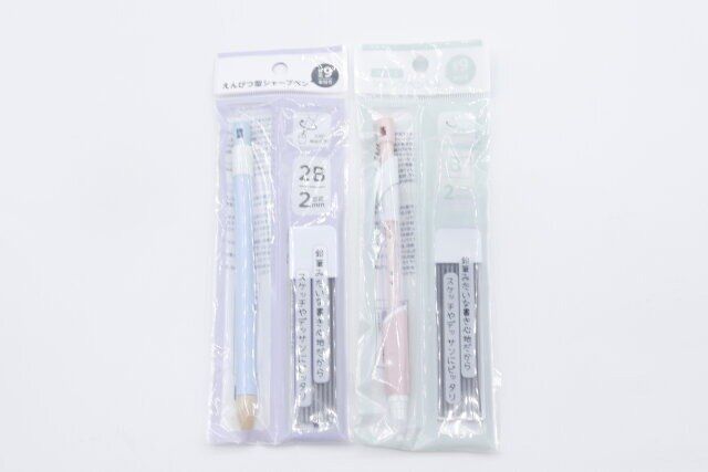 セリアのえんぴつ型シャープペンとパステルシャープペンシルのパッケージ