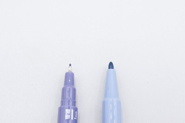 セリアの油性ツインカラーマーカーのペン先