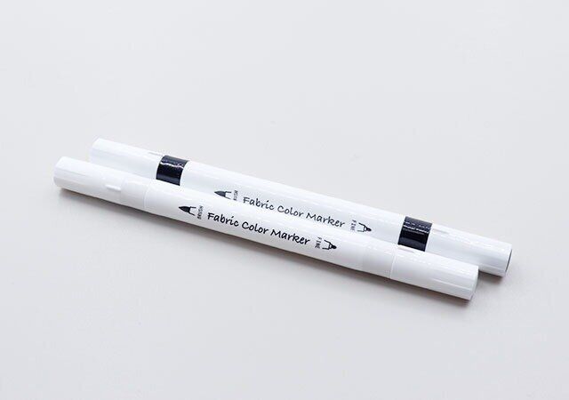セリアの布に描けるカラーツインマーカー