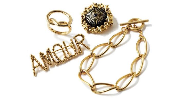 ブローチ 各￥17,600（アデル ビジュー／アデル ビジュー ショールーム） ブレスレット￥17,600、リング￥15,400（ともにジュエッテ）