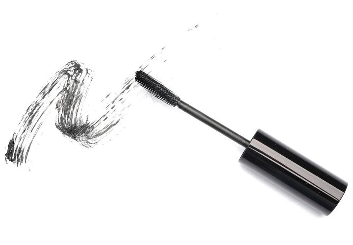 画像: まつげの根元だけに重ね塗り