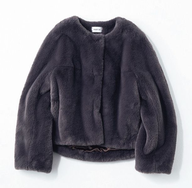 骨格ウェーブに似合うアウター フレイ アイディーのファージャケット