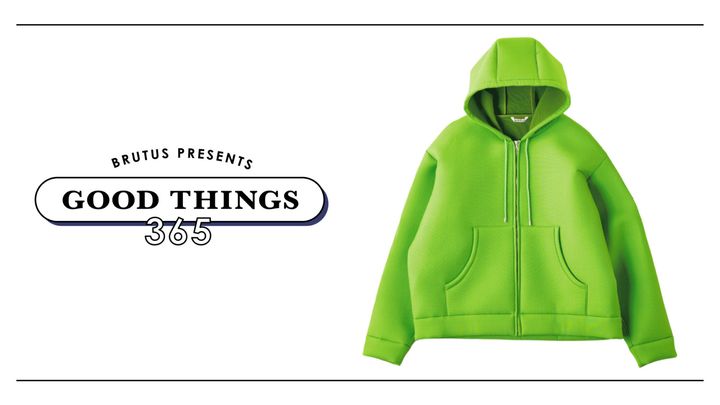 〈オーラリー〉のジップアップパーカ