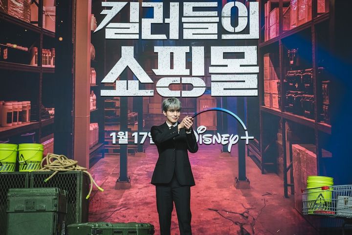 イ・ドンウクは「とても頼りになる先輩」！ キム・へジュン、『殺し屋たちの店』制作発表会で過酷なトレーニングや撮影の裏側を告白