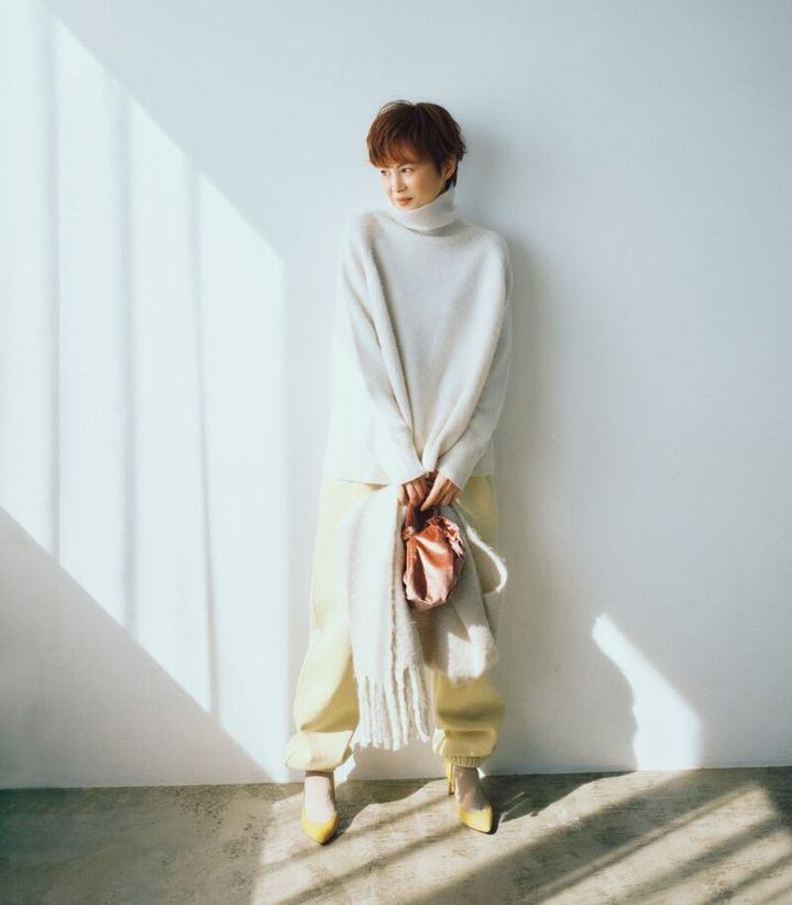 春夏トレンド イエロー スエットパンツコーデ