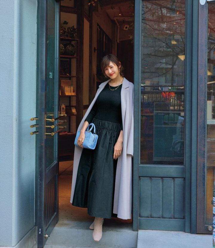 40代人気コーデ 雑誌GLOW ガリャルダガランテ 黒ワンピ