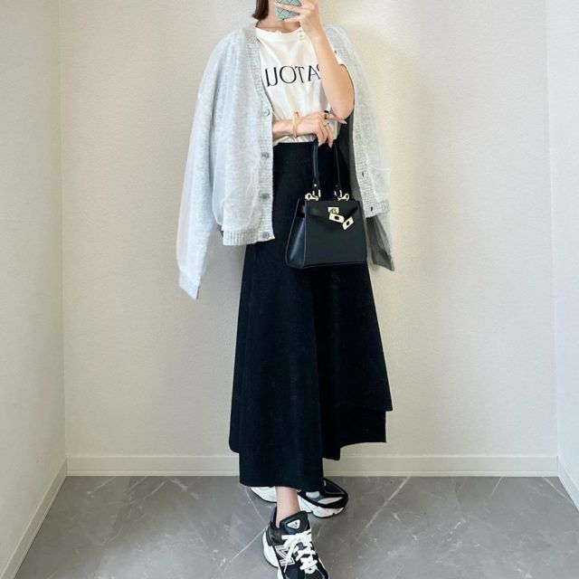 ニットラップスカートを着用したコーデ