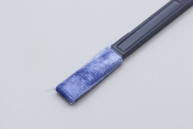 ダイソーの水筒・弁当用すき間洗いスティックは極細繊維がついている