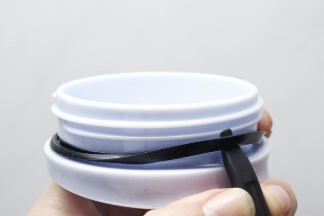 ダイソーの水筒・弁当用すき間洗いスティックはパッキン外し付き