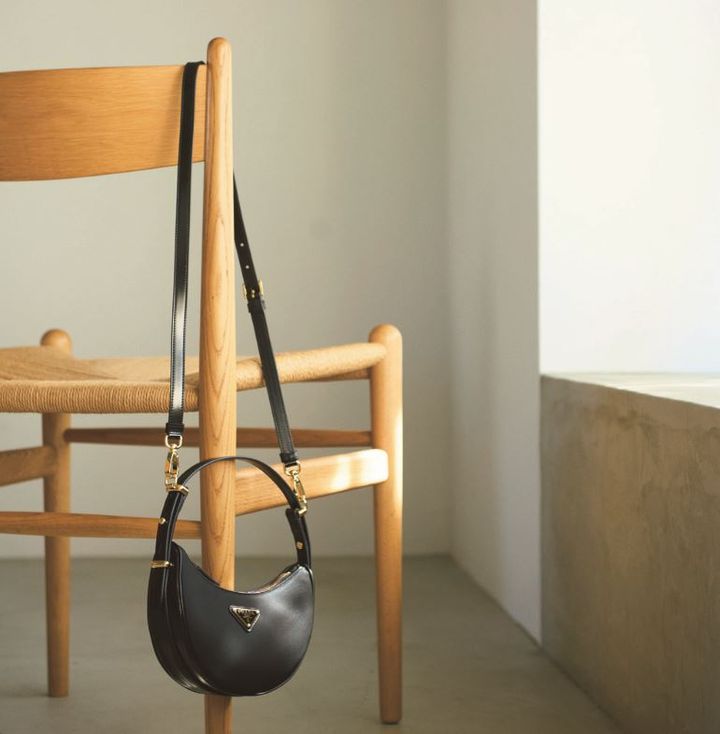 プラダ ホーボーバッグ ナイロンとレザー