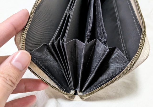 中を開いて横から見たところ