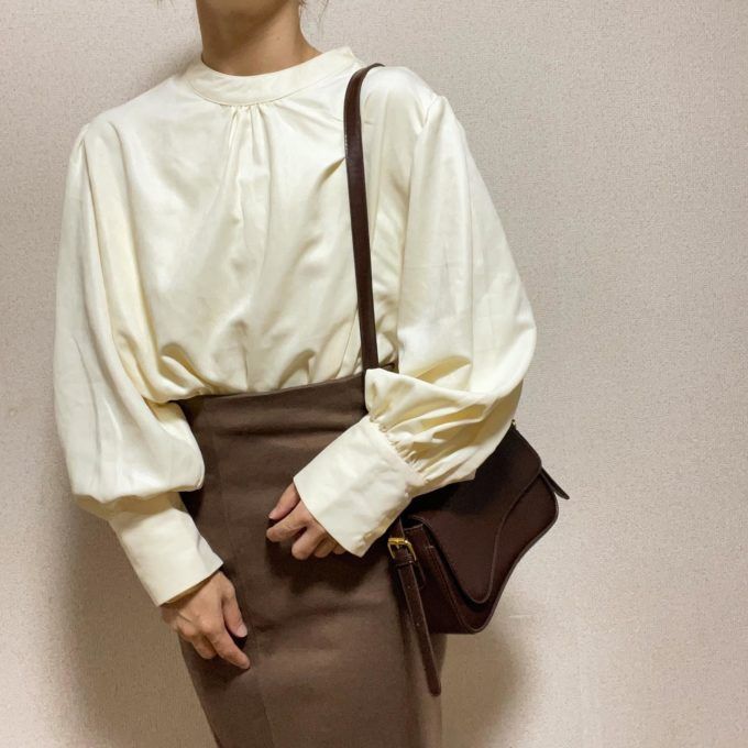 しまむらの「ドビー肩開きブラウス」