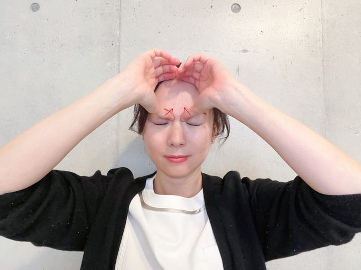 モッサリ目元を改善！目元が若返るマッサージ