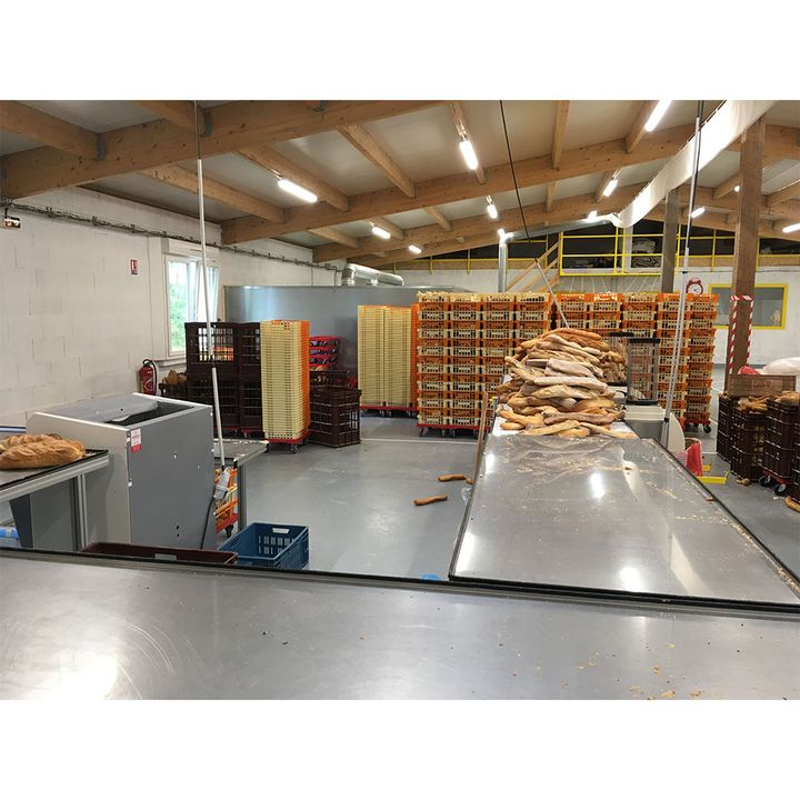 大量のバゲットやカンパーニュ