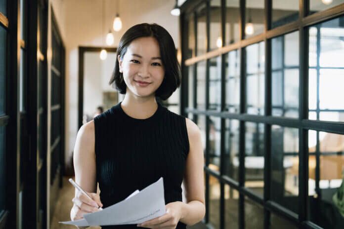 40歳で「色気のある女性」に共通する8つのこと