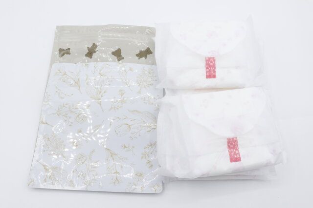 縦長に収納できるサニタリーバッグ