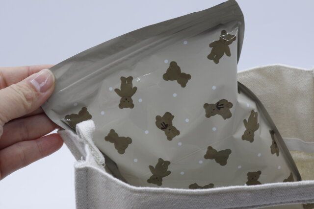 携帯しやすい100均サニタリーバッグ