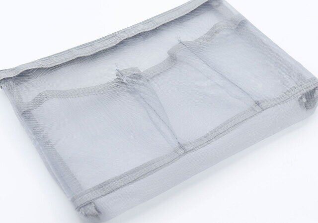 セリアのメッシュポーチ ポケット付き