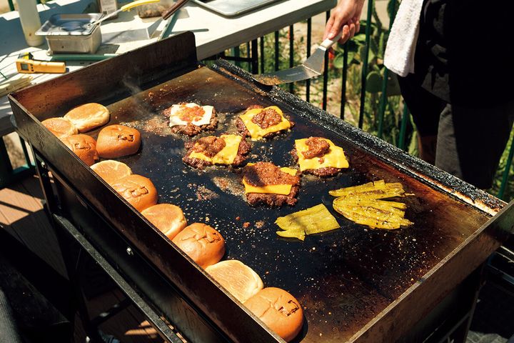 ベーコンジャムバーガーの調理風景