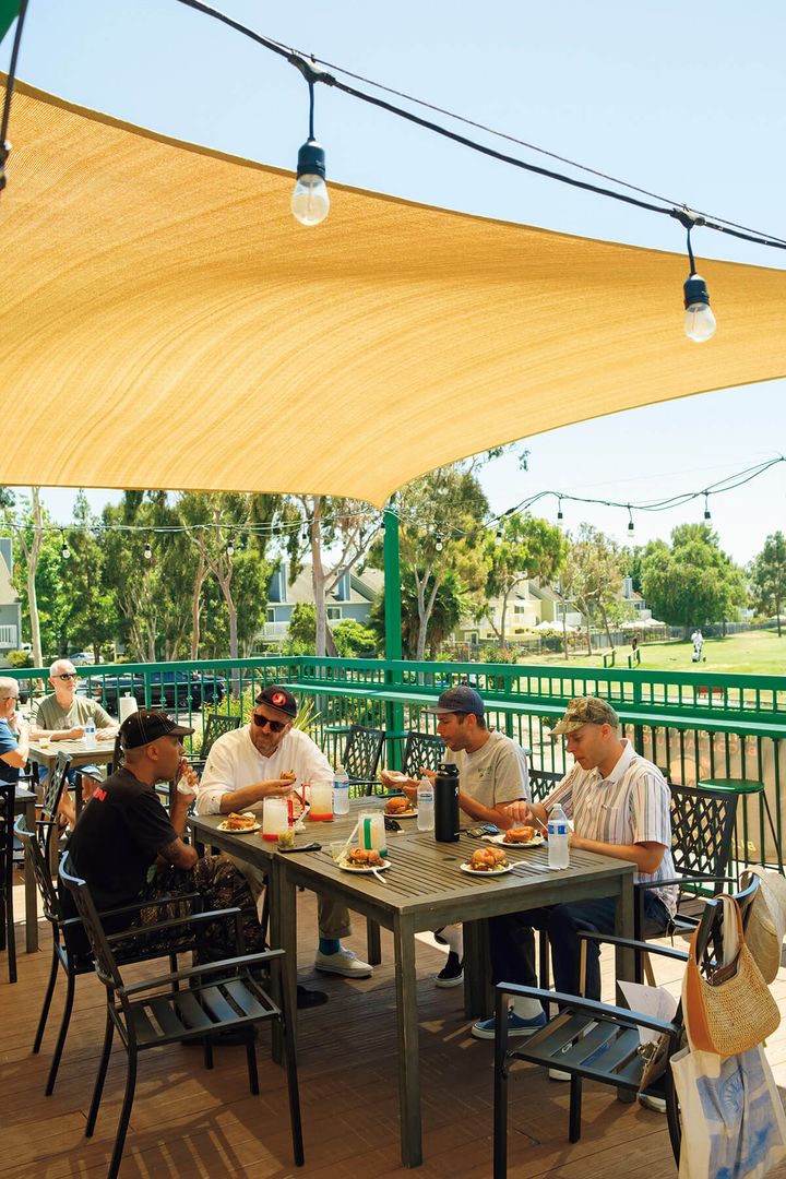 〈Vans〉北アメリカのマーチャンダイジングディレクター・Daniel Hernandez、〈Vans〉スケートボーディング部門のデザインディレクター・Neal Shoemaker、〈Vans〉シューズデザインのシニアディレクター・Rian Pozzebon、〈OTW by Vans〉グローバルクリエイティブディレクター・Ako Jefferson5