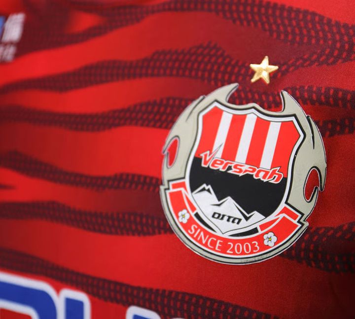 ヴェルスパ大分、“虎模様”の2024新ユニフォームを発表！サプライヤーは伝説の『YASUDA』で継続