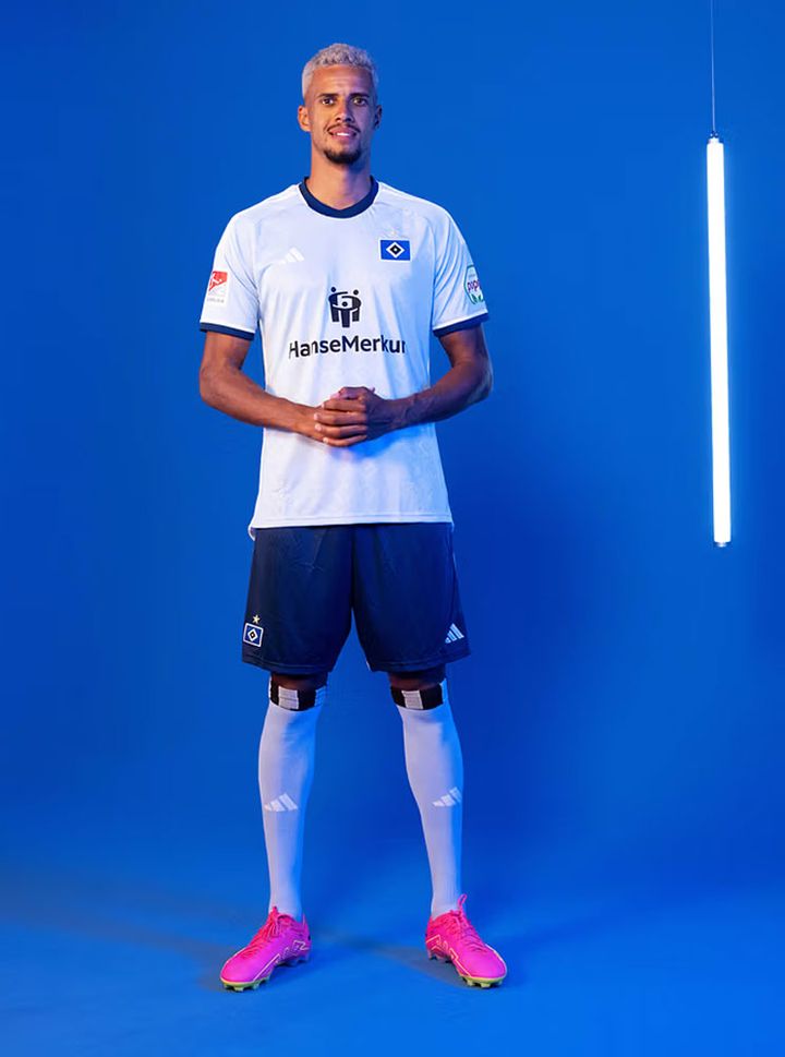 奥川雅也の新天地、名門ハンブルガーSV！2023-24ユニフォームは3つの“洗練デザイン”が登場