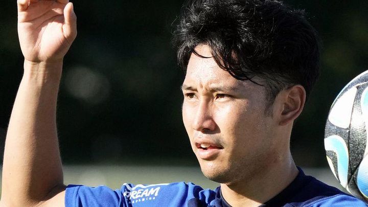 レギア移籍の森下龍矢、いきなり人気者に！チームメイトに抱き抱えられたワケ