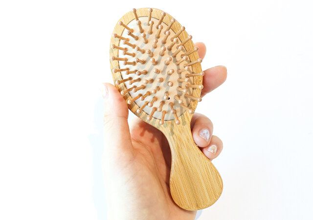  竹製miniパドルブラシのサイズ感