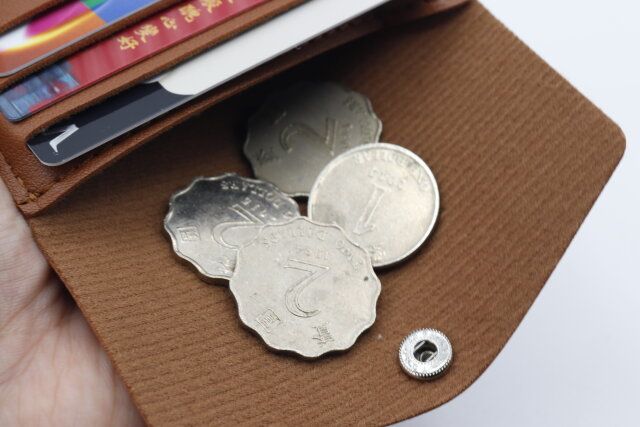 キャンドゥのカード入れ付きコインケース