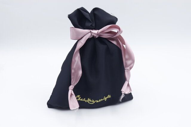 セリアの刺繍入り巾着のデザイン