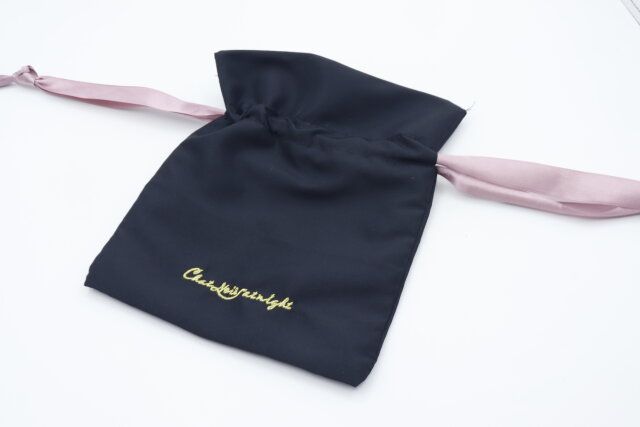 セリアの刺繍入り巾着