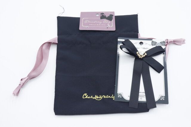 セリアの刺繍入り巾着とブローチ ロングリボン