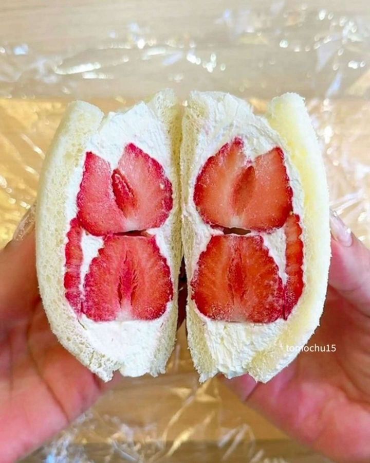 シルエットだけでもかわいい！（tomatoさんのインスタグラム（＠tomochu15）より）