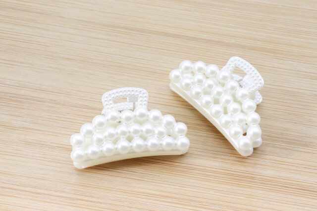 セリアの文具用 クリップ 2P パール風のデザイン