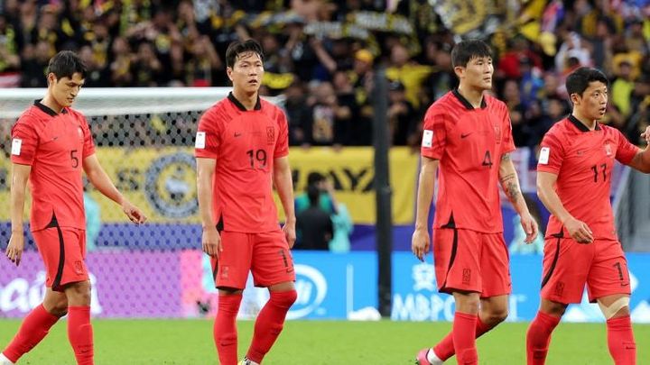 サッカー ユニフォーム 赤黒