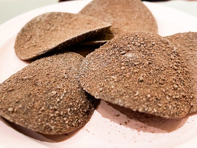 トリプルチョコレートで仕上げた「スノーチップス」の完成です