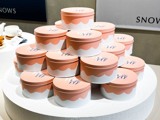 「スノーサンド」は期間限定で、温かみのあるピンクのバレンタイン期間限定缶が登場