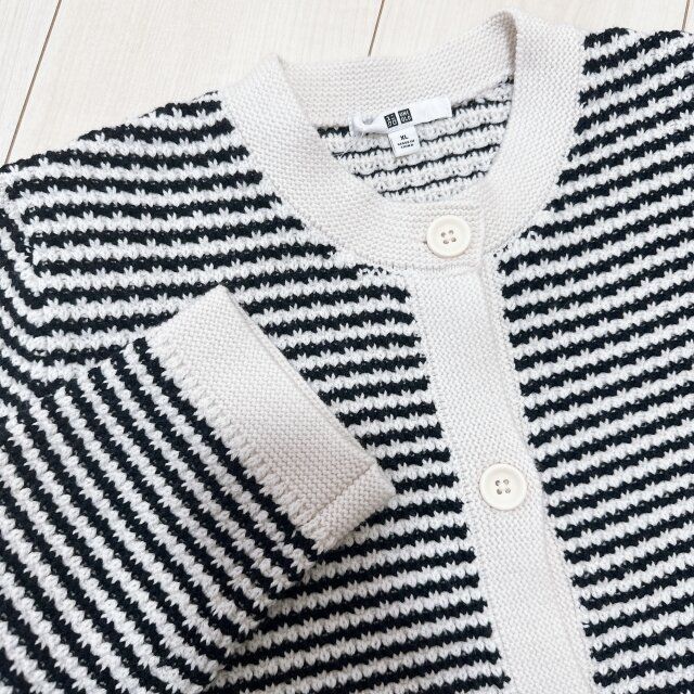 ニットショートジャケットはボタンが大きめでクラシカルな雰囲気