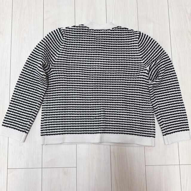 ニットショートジャケットは伸縮性がありラクに羽織れる