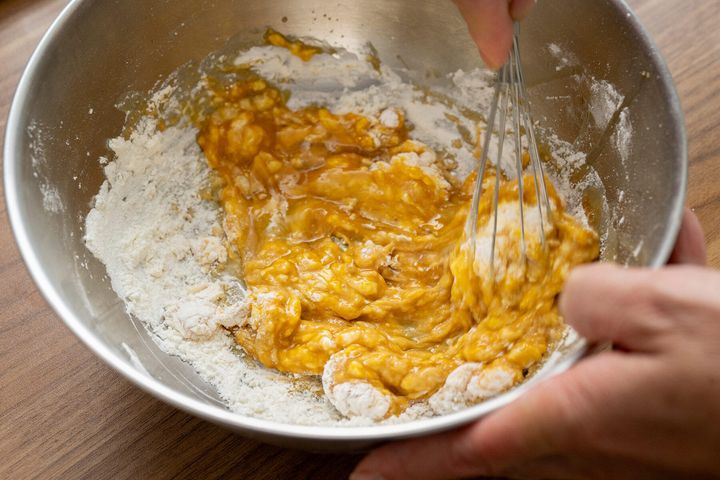 チヂミ生地を混ぜる